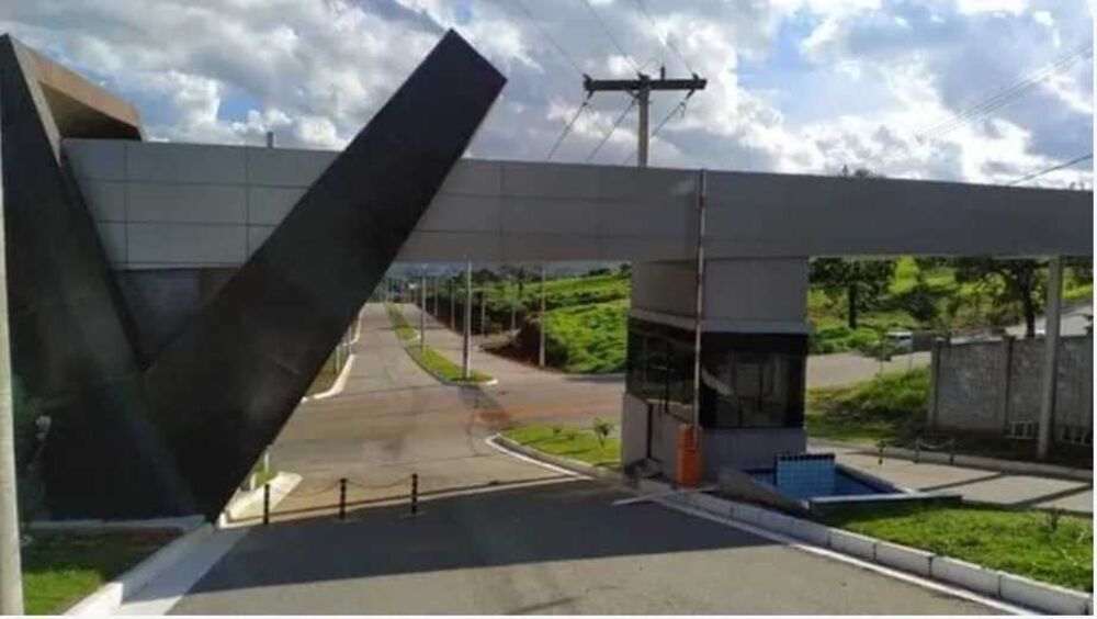 Casa de Condomínio à venda com 3 quartos, 258m² - Foto 2
