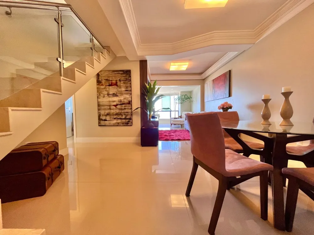 Apartamento, 3 quartos, 234 m² - Foto 2