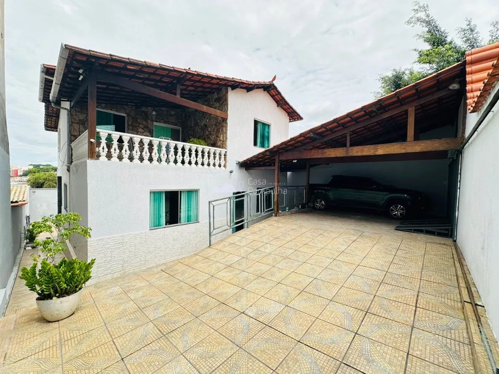 Casa à venda com 4 quartos, 360m² - Foto 1