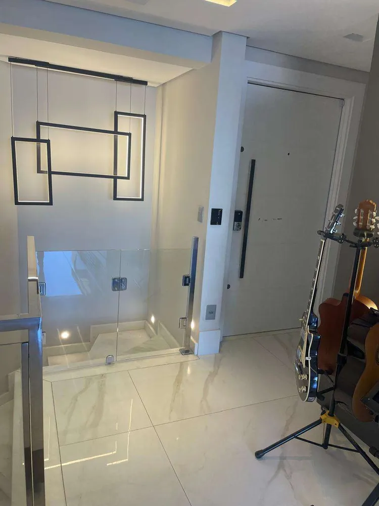 Cobertura, 3 quartos, 202 m² - Foto 2