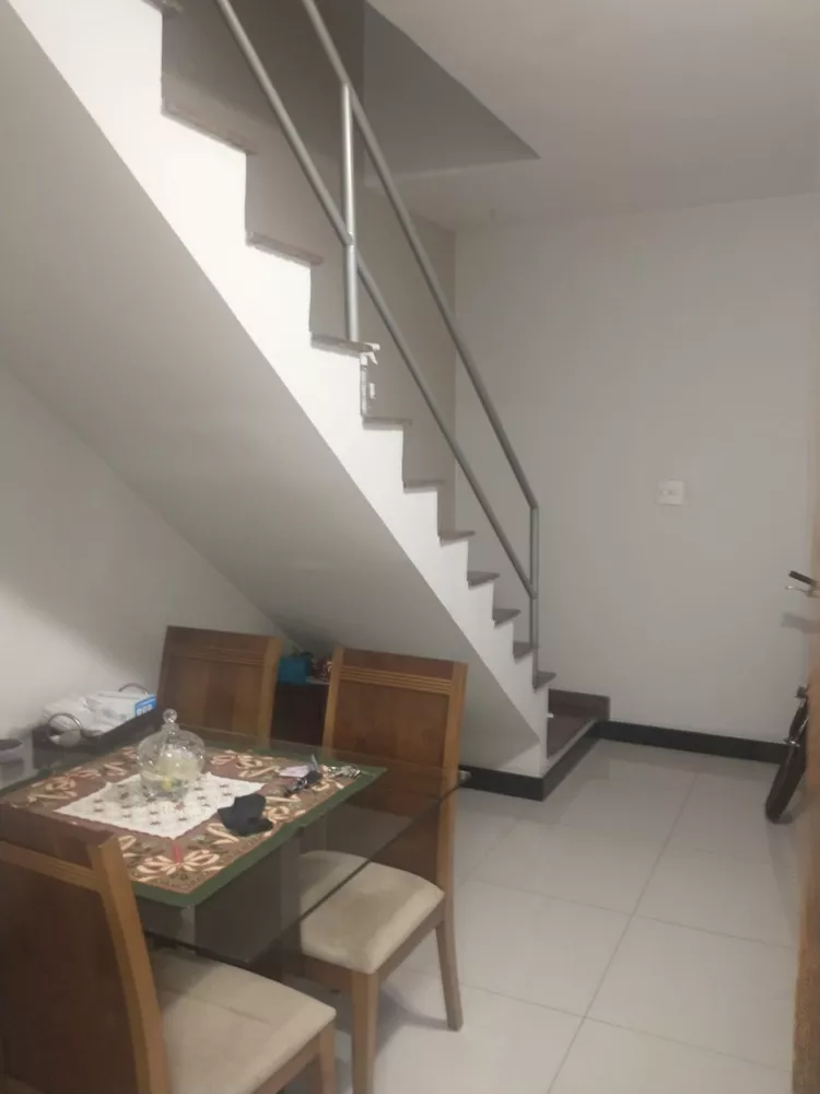 Casa à venda com 2 quartos, 65m² - Foto 2