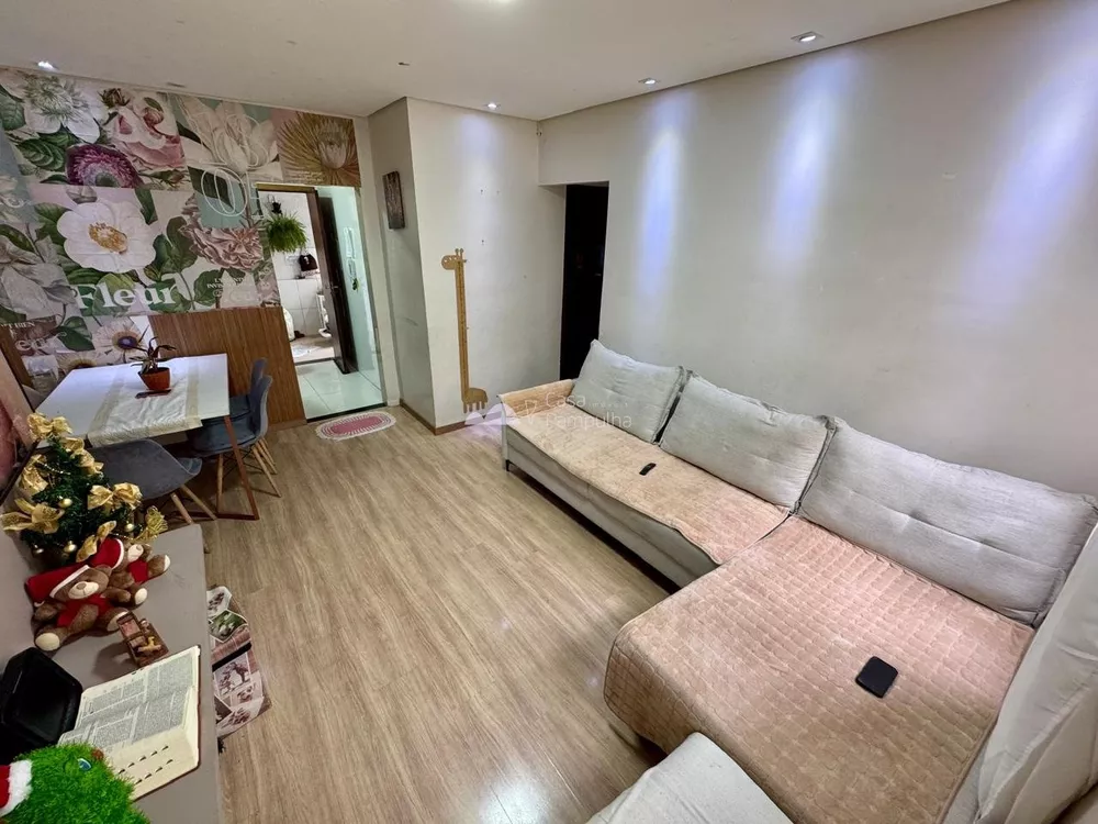 Casa à venda com 3 quartos, 76m² - Foto 1