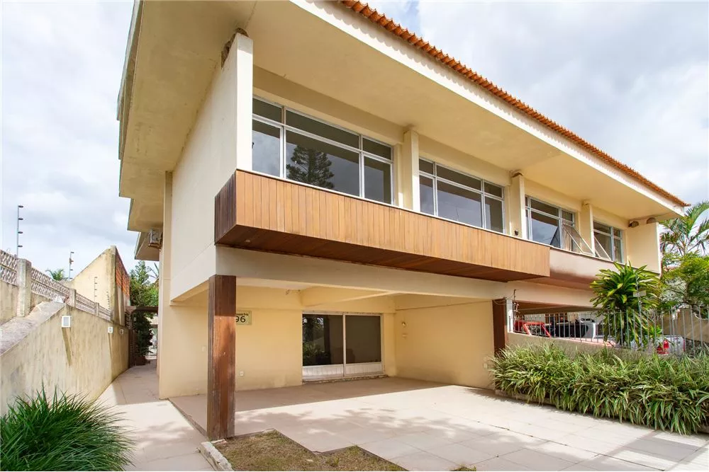 Casa à venda com 4 quartos, 266m² - Foto 1