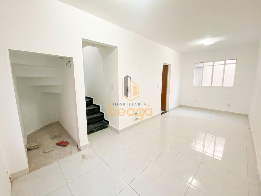 Casa à venda com 3 quartos, 82m² - Foto 2
