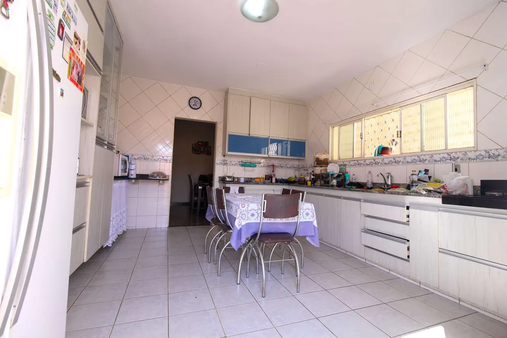Casa, 5 quartos, 260 m² - Foto 3