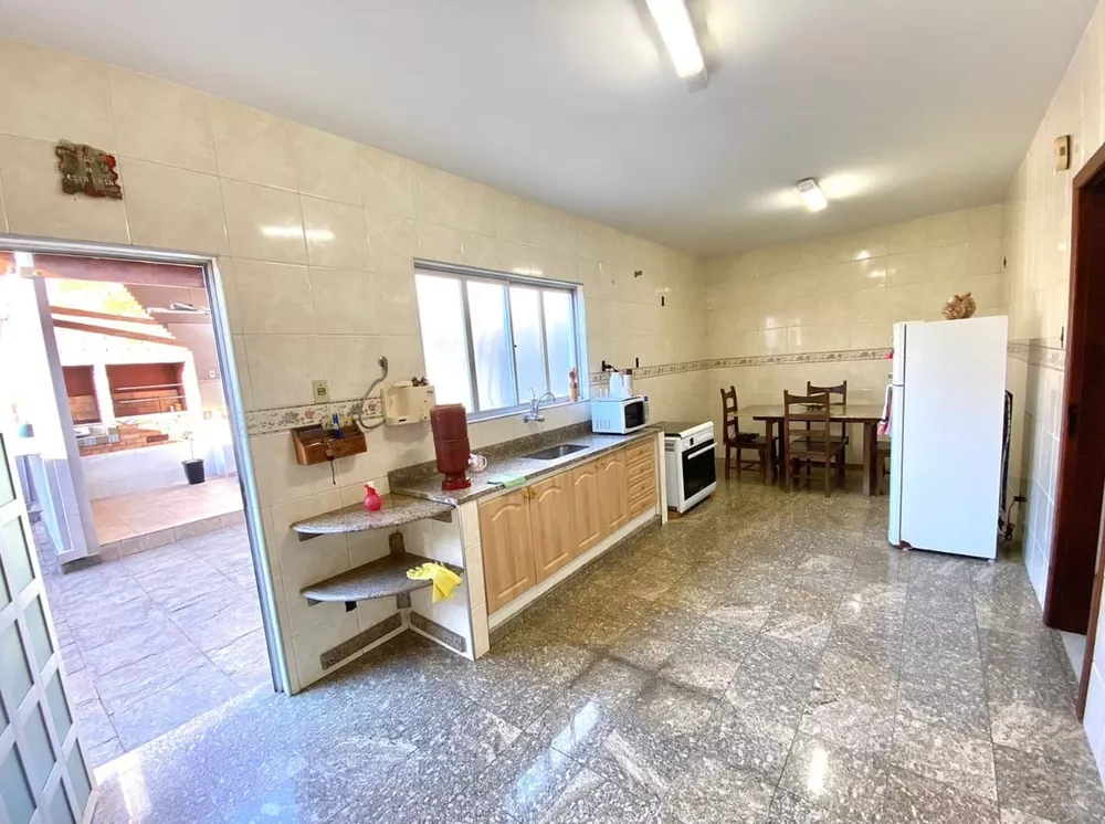 Casa à venda com 5 quartos, 367m² - Foto 4