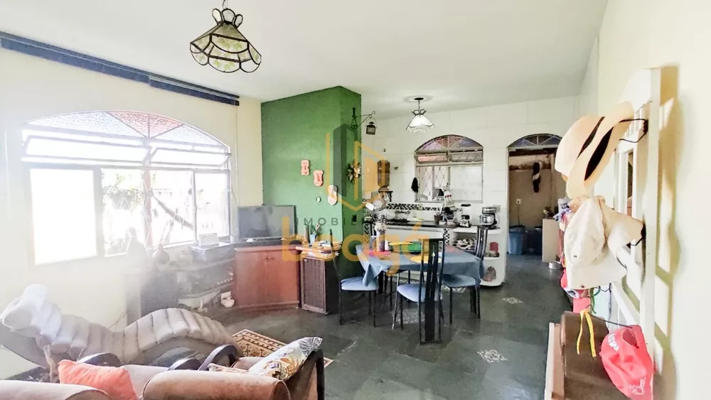 Casa à venda com 4 quartos, 200m² - Foto 3