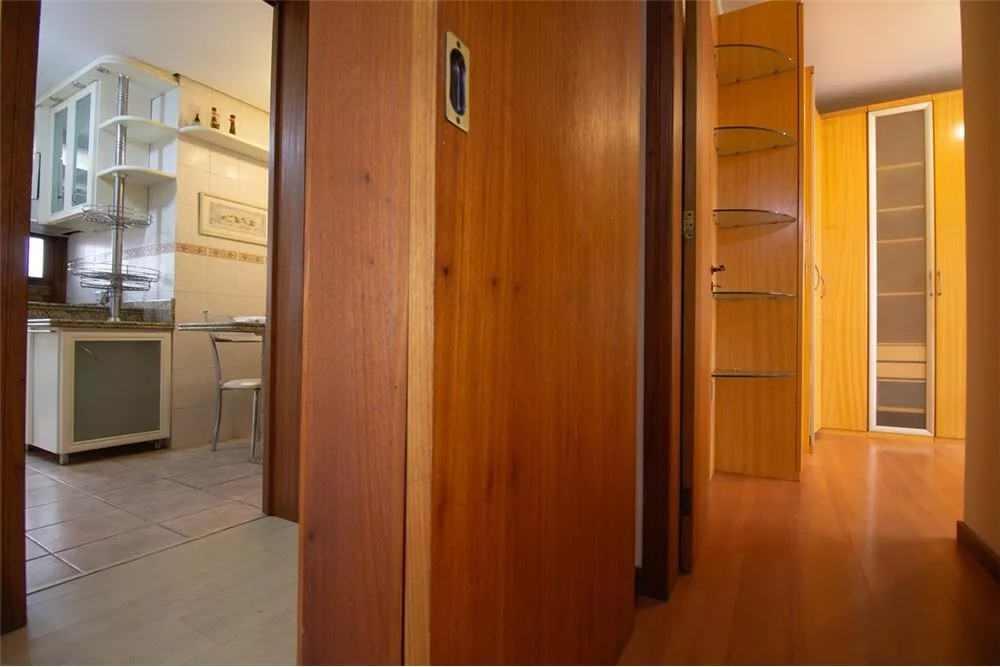 Apartamento à venda com 3 quartos, 212m² - Foto 23