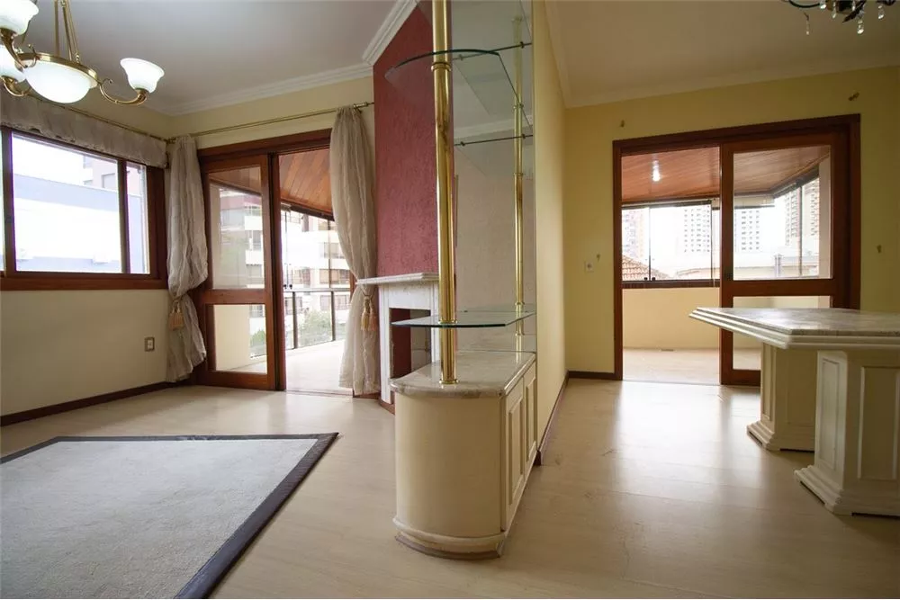 Apartamento à venda com 3 quartos, 212m² - Foto 4