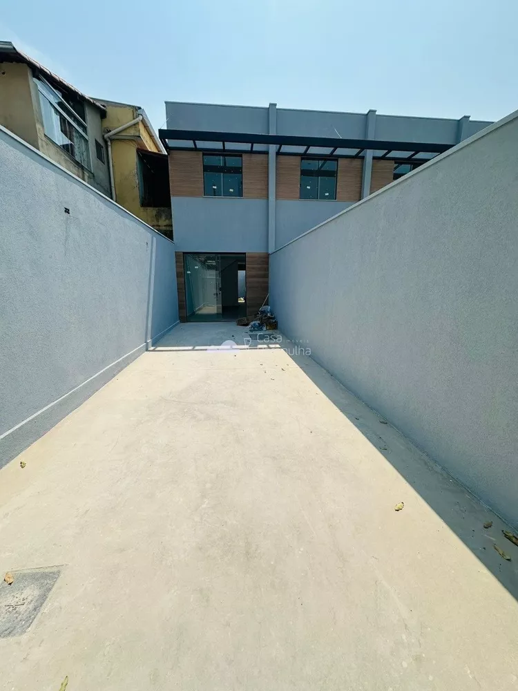 Casa à venda com 2 quartos, 115m² - Foto 2