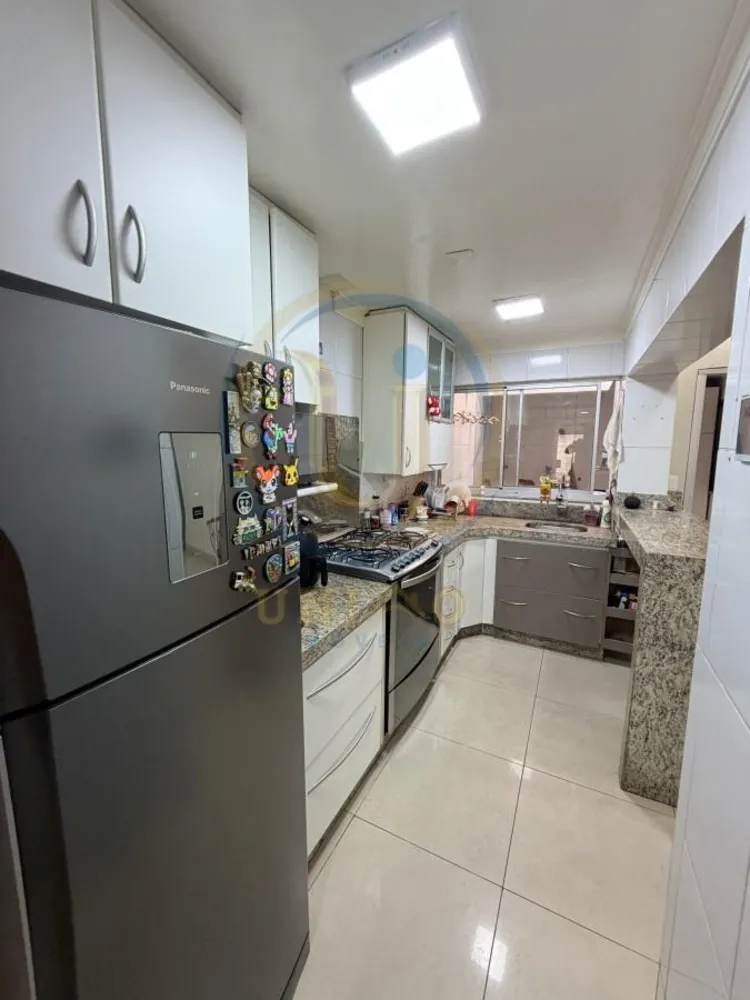Casa, 4 quartos, 250 m² - Foto 11