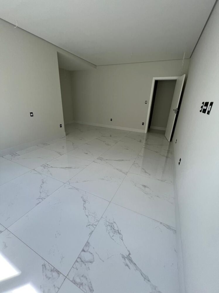 Apartamento à venda com 3 quartos, 140m² - Foto 3