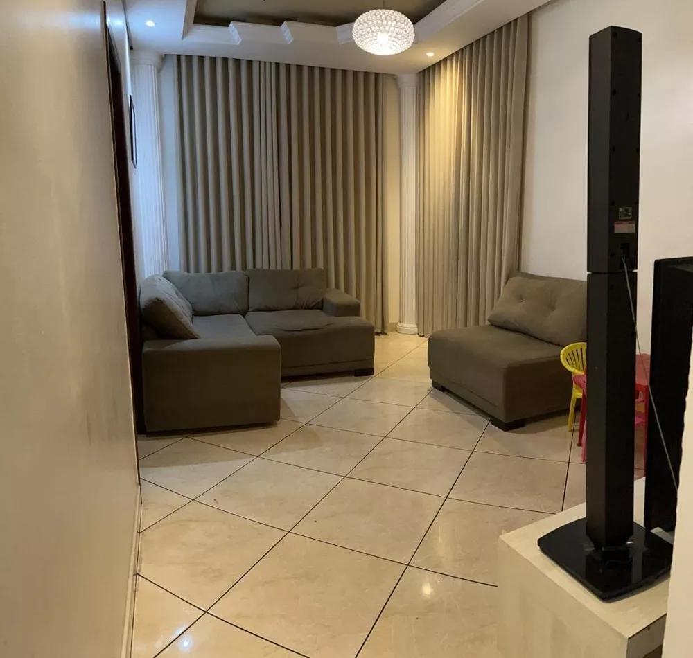 Casa à venda com 3 quartos, 200m² - Foto 1