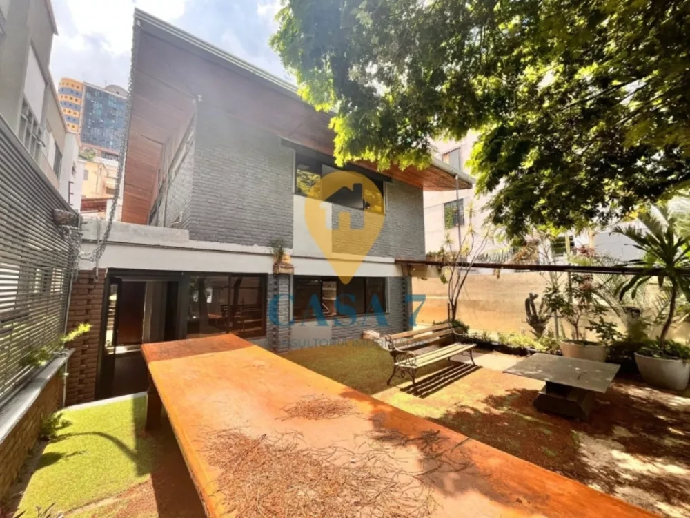 Casa à venda com 4 quartos, 360m² - Foto 1