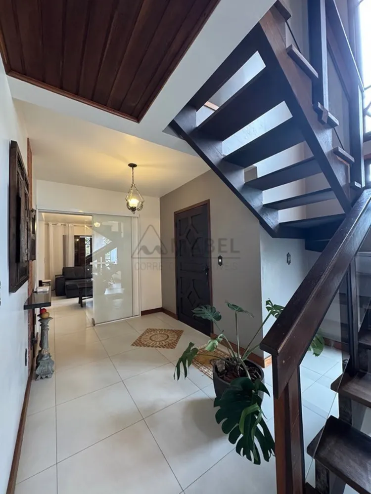 Casa, 3 quartos, 202 m² - Foto 1