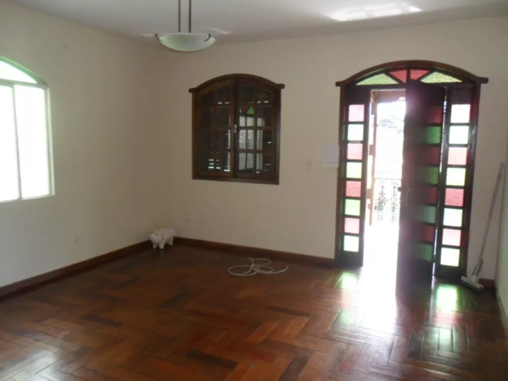 Casa à venda com 4 quartos, 208m² - Foto 3