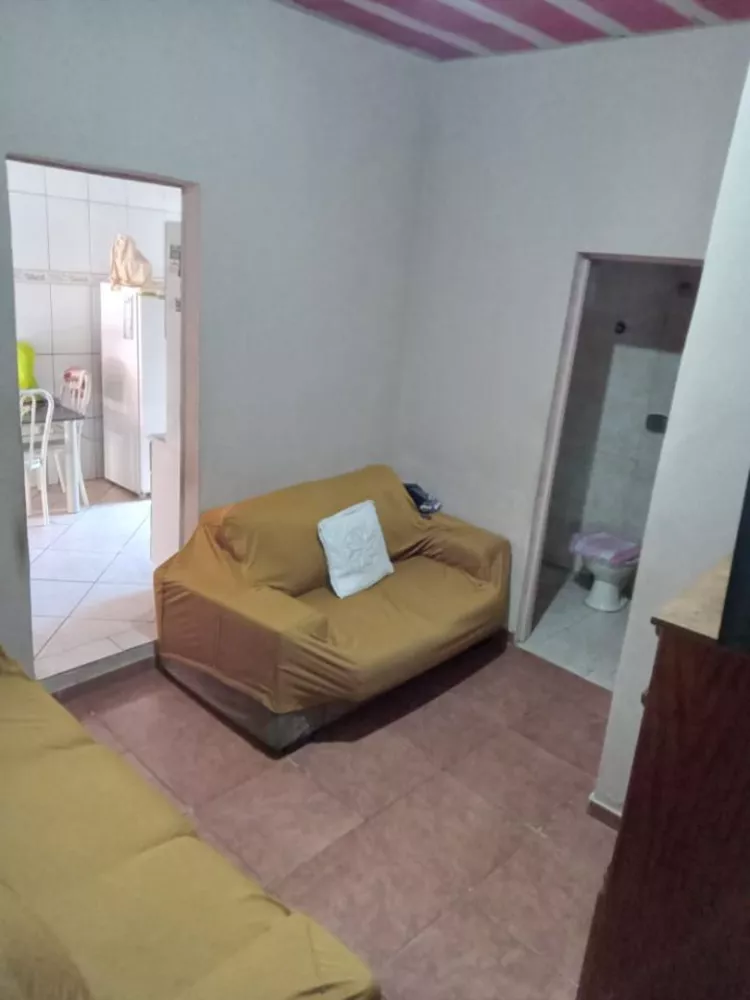 Casa à venda com 3 quartos, 90m² - Foto 1