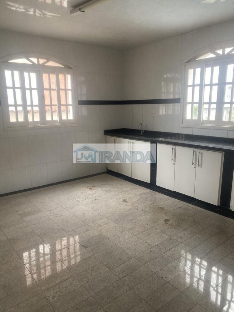 Casa para alugar com 5 quartos, 653m² - Foto 2