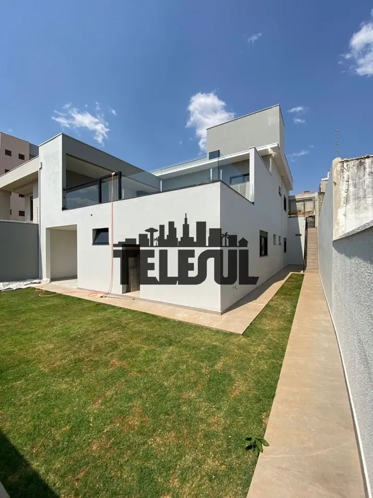 Casa, 4 quartos, 372 m² - Foto 1