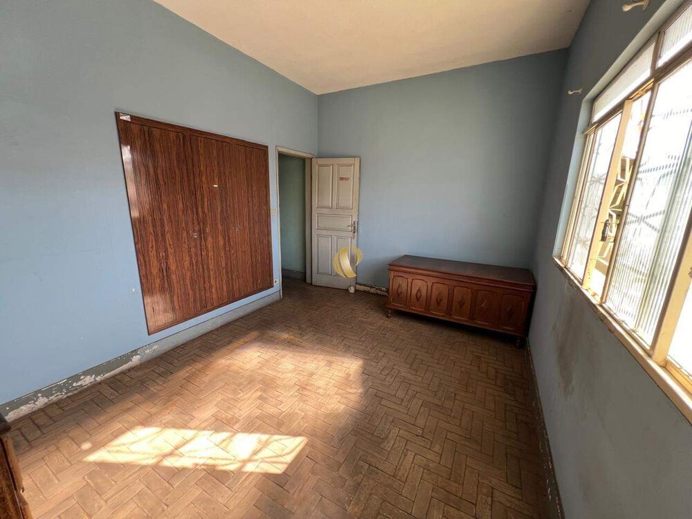 Casa à venda com 4 quartos, 211m² - Foto 2