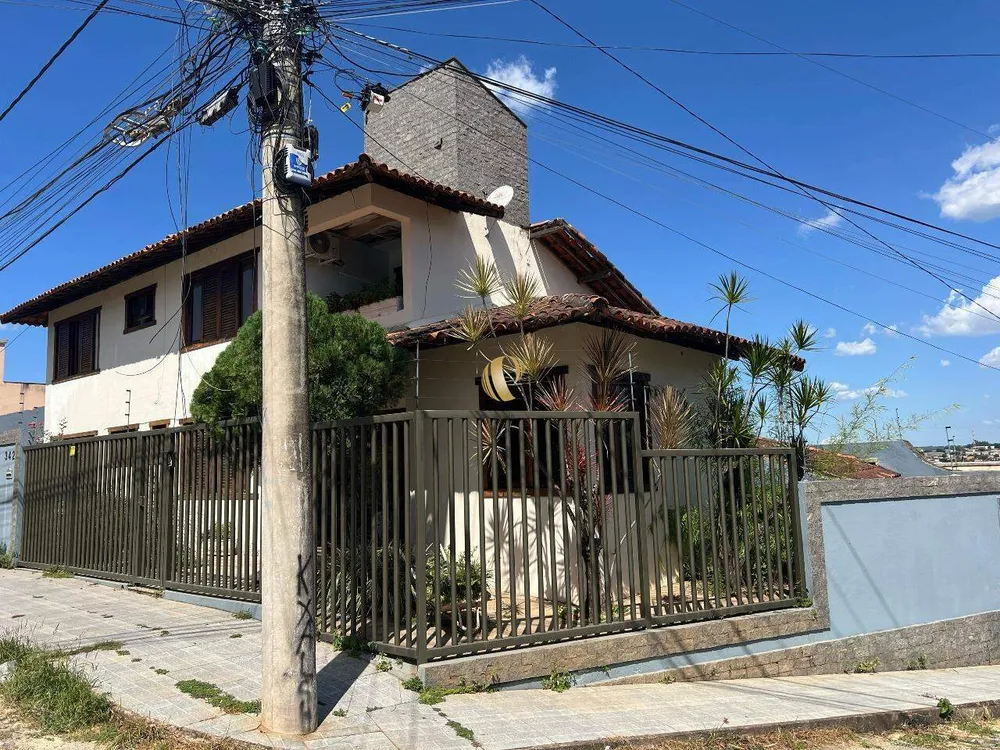 Casa, 5 quartos, 272 m² - Foto 1