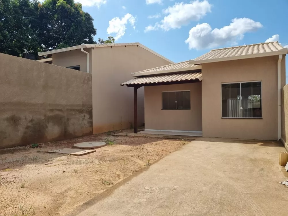 Casa à venda com 3 quartos, 70m² - Foto 2