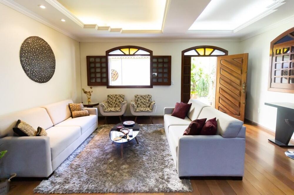 Casa à venda com 4 quartos, 313m² - Foto 1