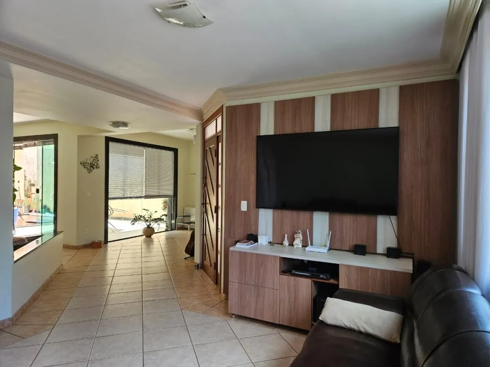 Casa, 4 quartos, 317 m² - Foto 1
