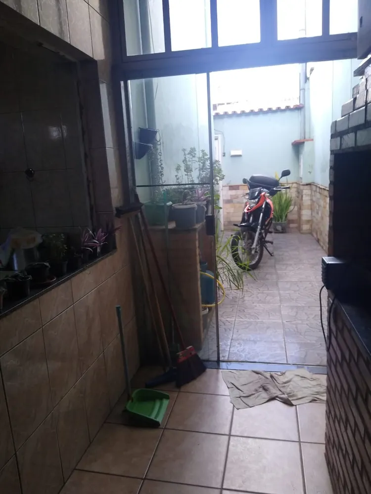 Casa, 3 quartos, 200 m² - Foto 1