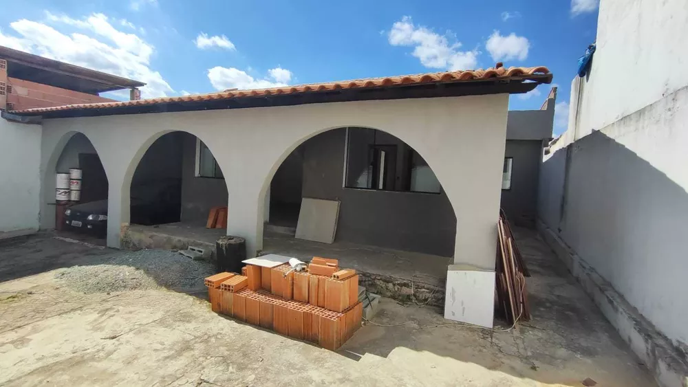 Casa à venda com 3 quartos, 360m² - Foto 1