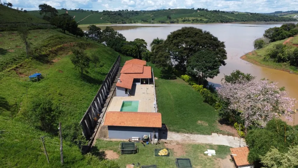 Chácara, 3 quartos, 242 m² - Foto 1