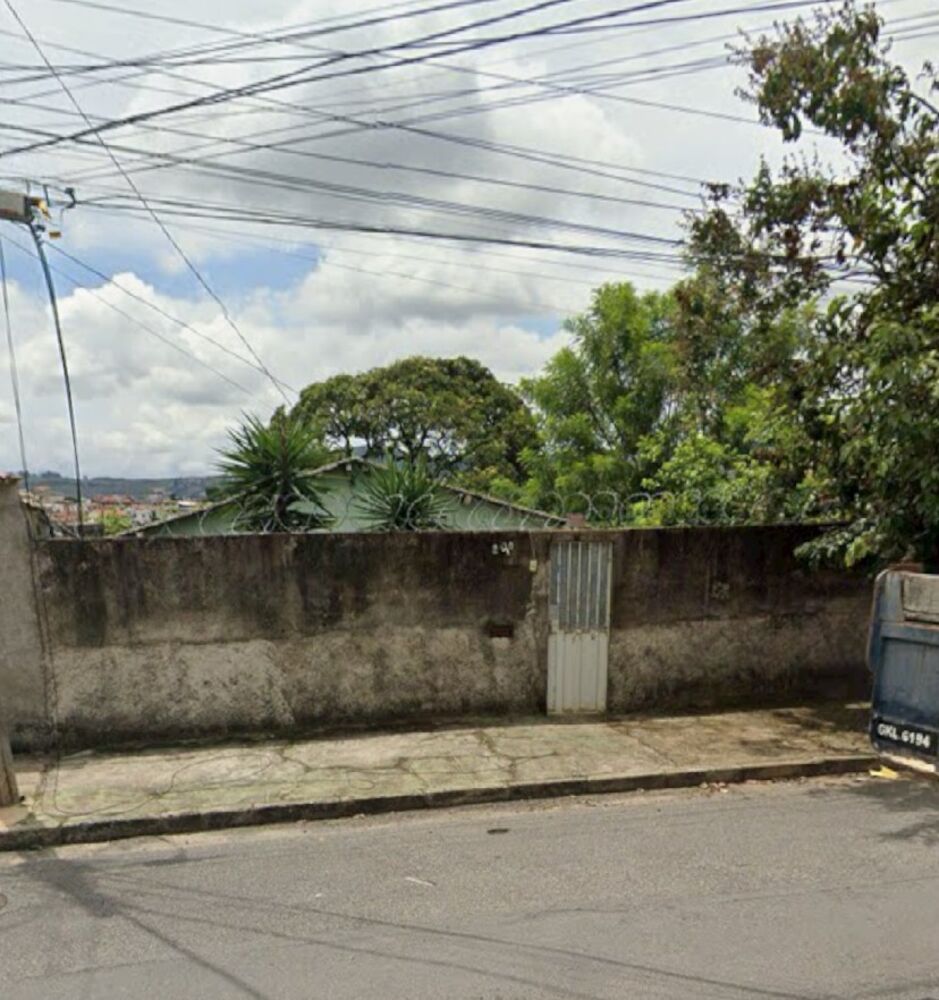Casa à venda com 3 quartos, 100m² - Foto 1