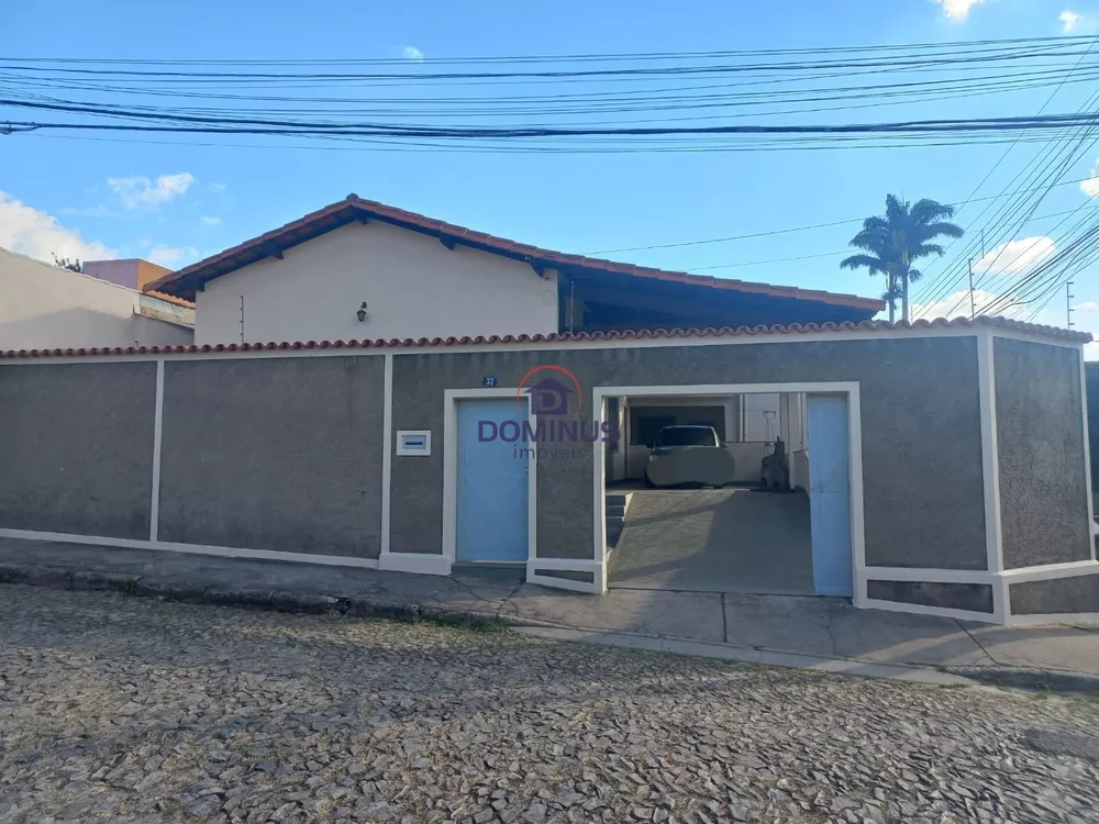 Casa à venda com 6 quartos, 300m² - Foto 2