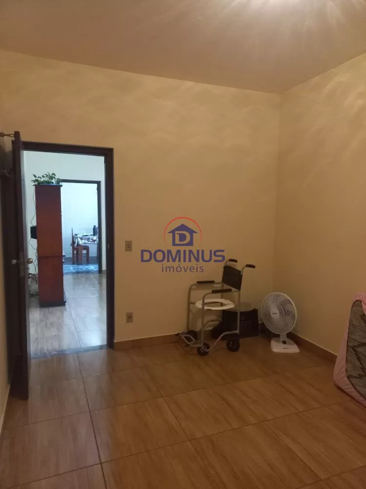 Casa à venda com 6 quartos, 300m² - Foto 12