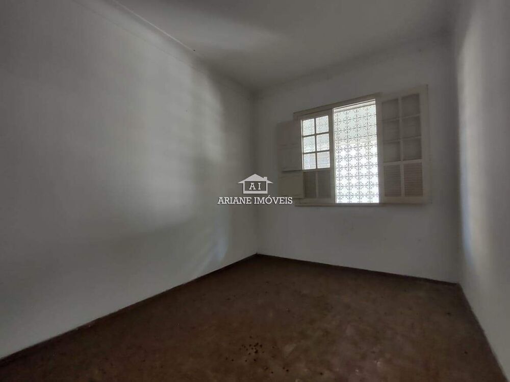 Casa à venda com 4 quartos, 200m² - Foto 2