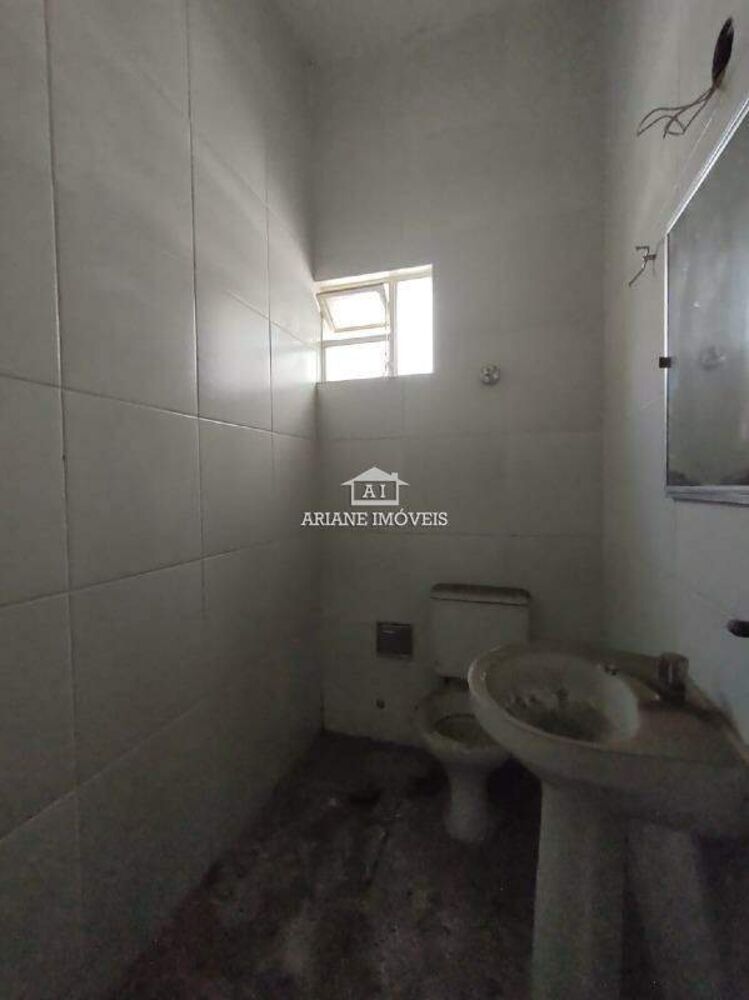Casa à venda com 4 quartos, 200m² - Foto 3