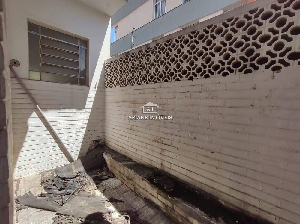 Casa à venda com 4 quartos, 200m² - Foto 1