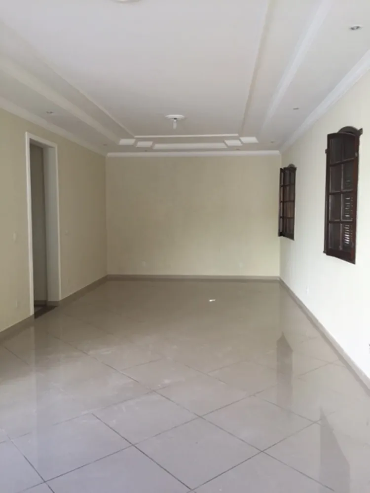 Casa, 4 quartos, 247 m² - Foto 2
