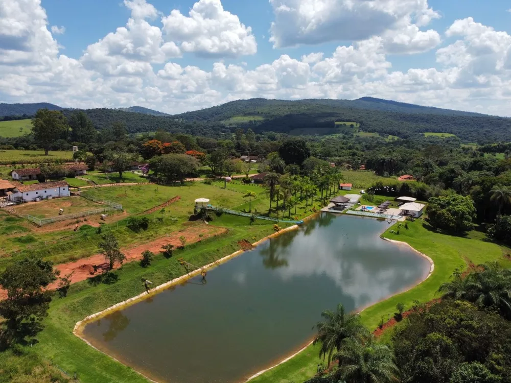 Chácara à venda com 3 quartos, 200m² - Foto 2