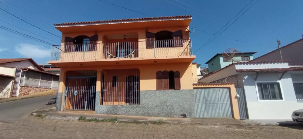 Casa à venda com 6 quartos, 140m² - Foto 1