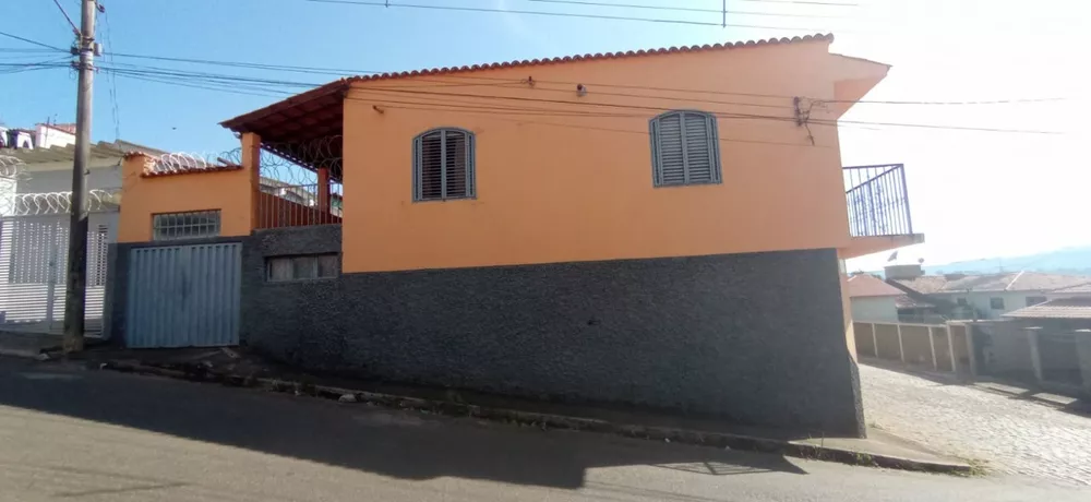 Casa à venda com 6 quartos, 140m² - Foto 3