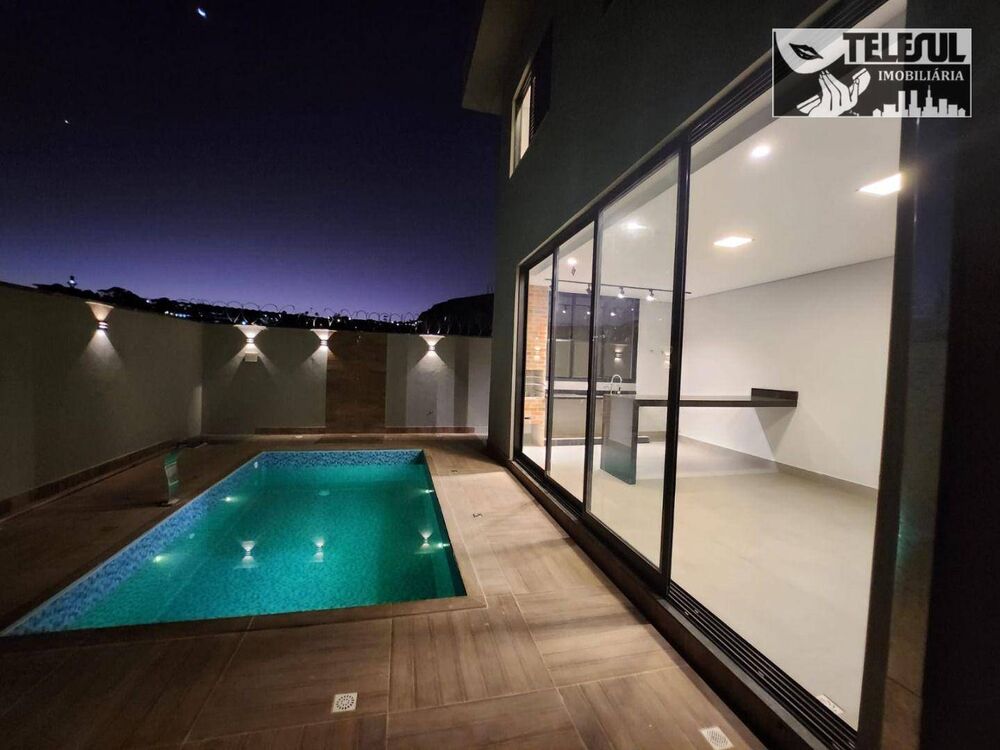Casa à venda com 3 quartos, 300m² - Foto 1