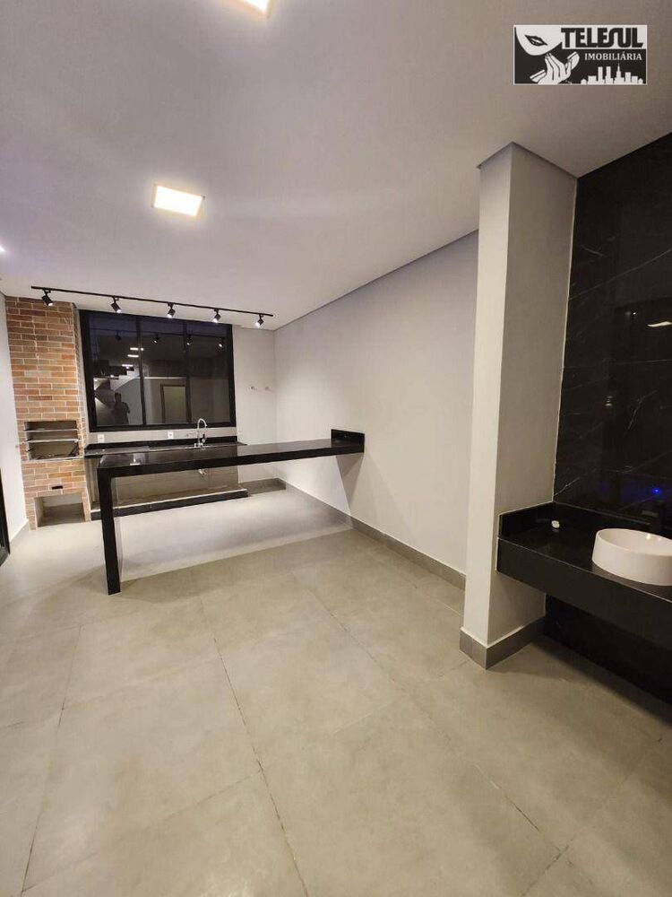 Casa à venda com 3 quartos, 300m² - Foto 3