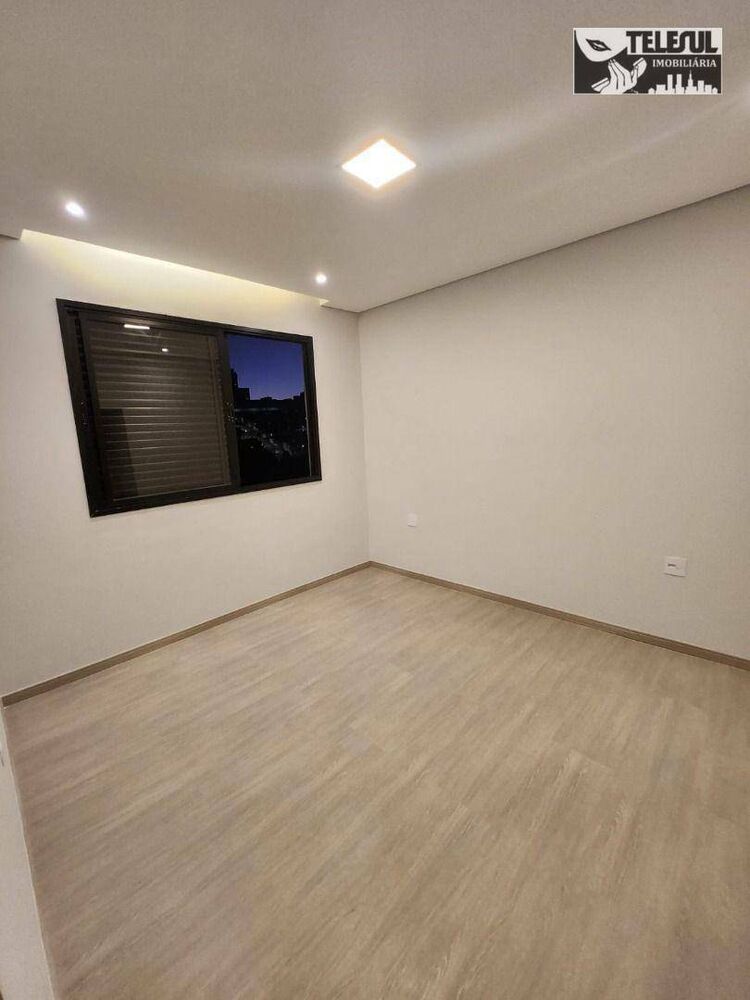 Casa à venda com 3 quartos, 300m² - Foto 8