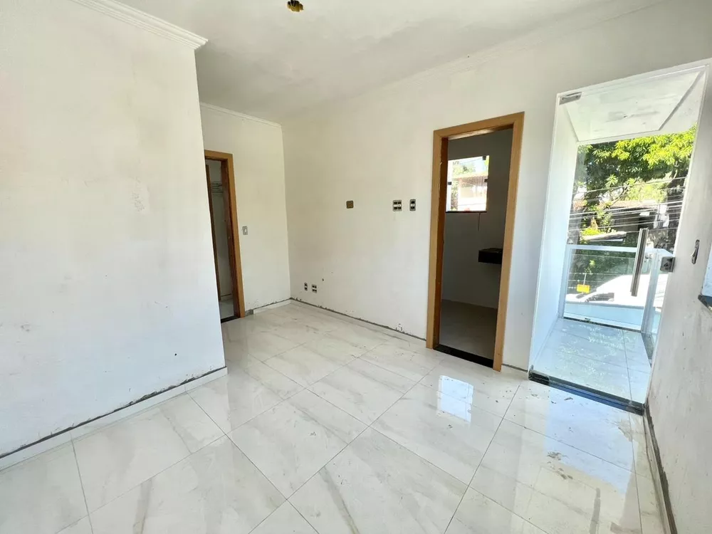 Casa à venda com 3 quartos, 130m² - Foto 1