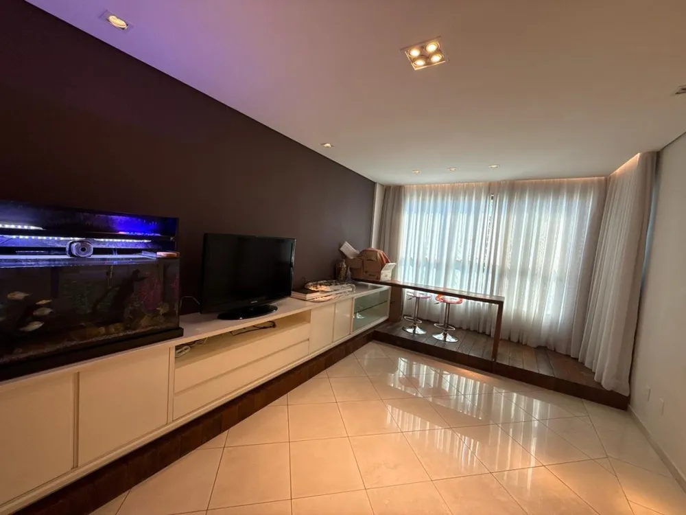 Apartamento, 3 quartos, 210 m² - Foto 2