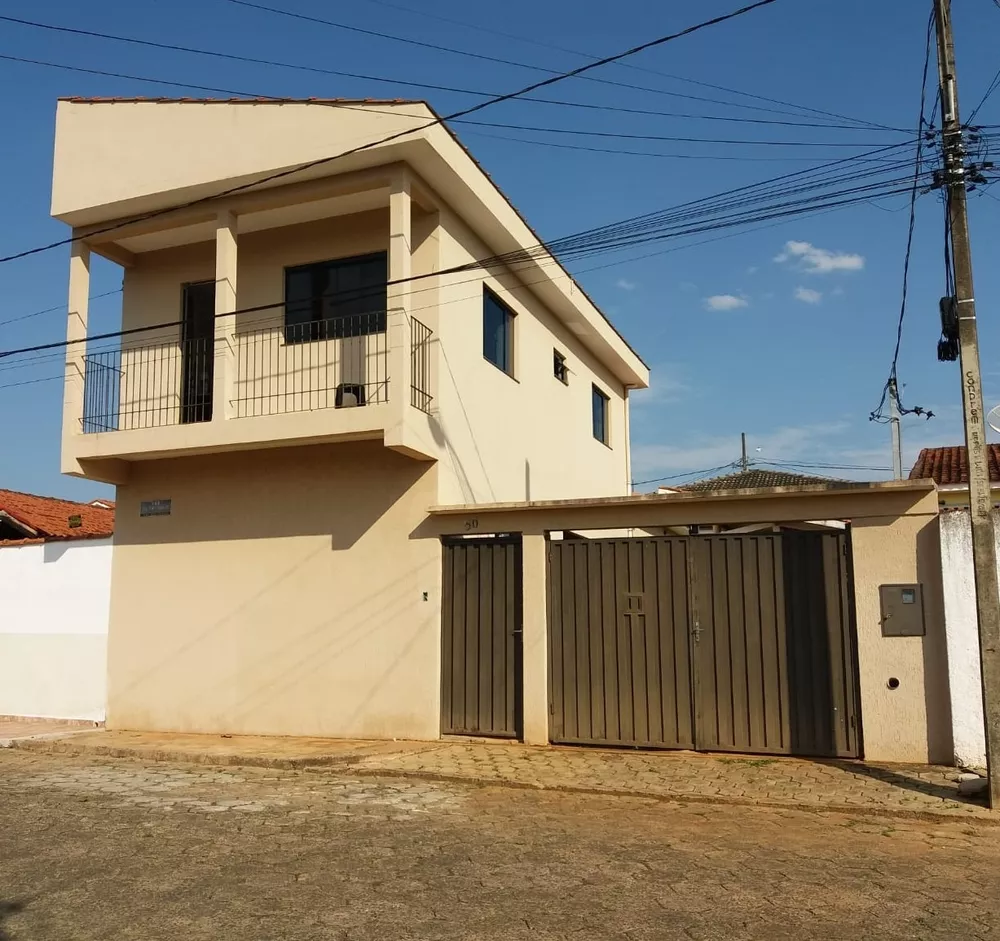 Casa à venda com 3 quartos, 174m² - Foto 1