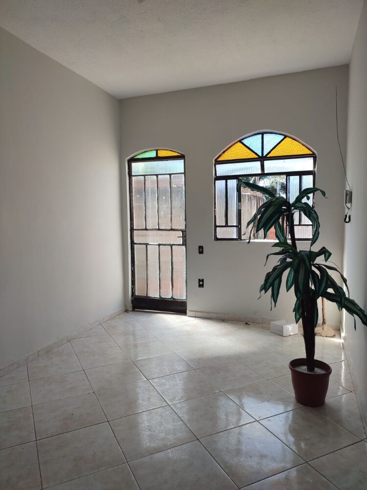 Casa à venda com 2 quartos, 60m² - Foto 1