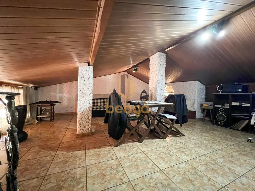Casa, 4 quartos, 245 m² - Foto 1