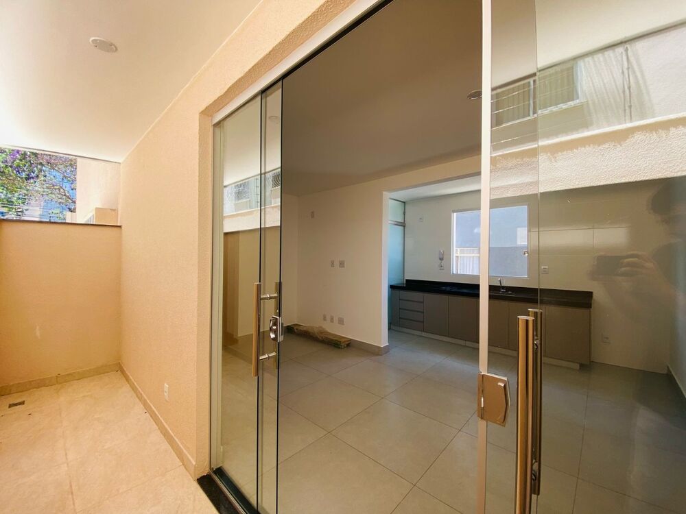 Apartamento à venda com 2 quartos, 60m² - Foto 3
